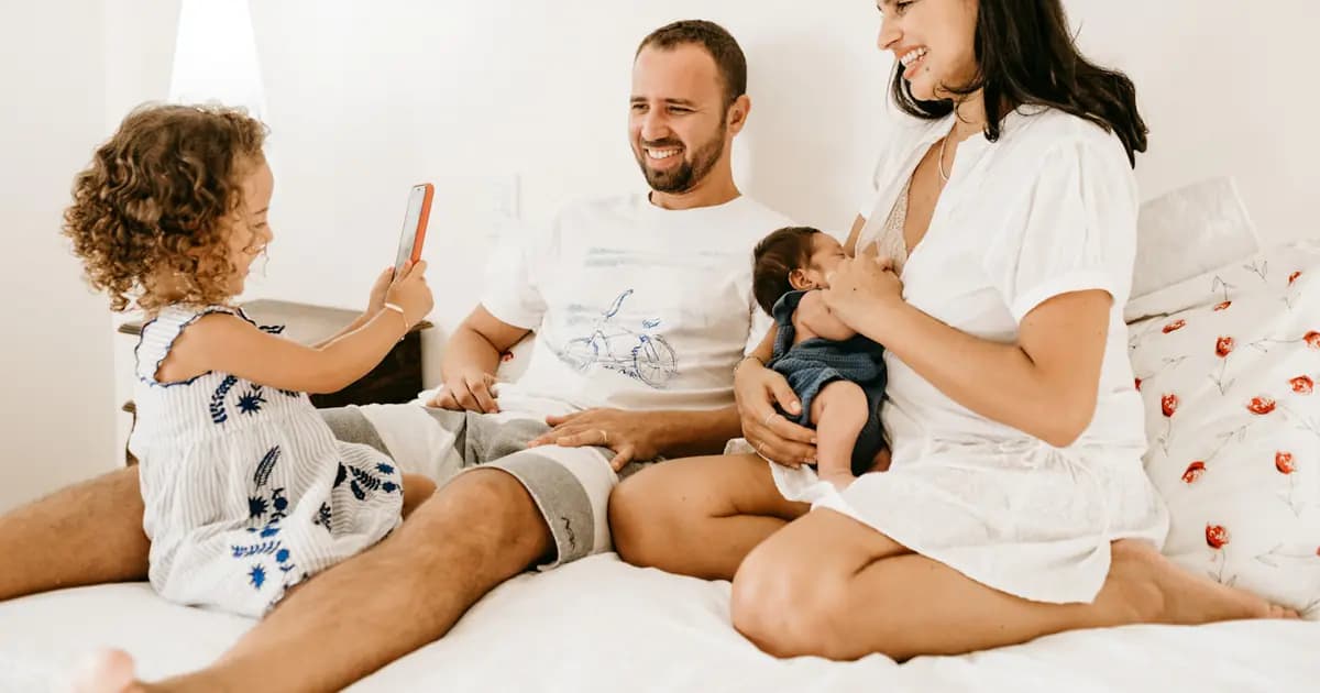 Top 5 Áo Chống Nắng Trẻ Em Học Sinh 2026: Mát Mẻ, Bảo Vệ Da, Đến Trường Và Đi Biển