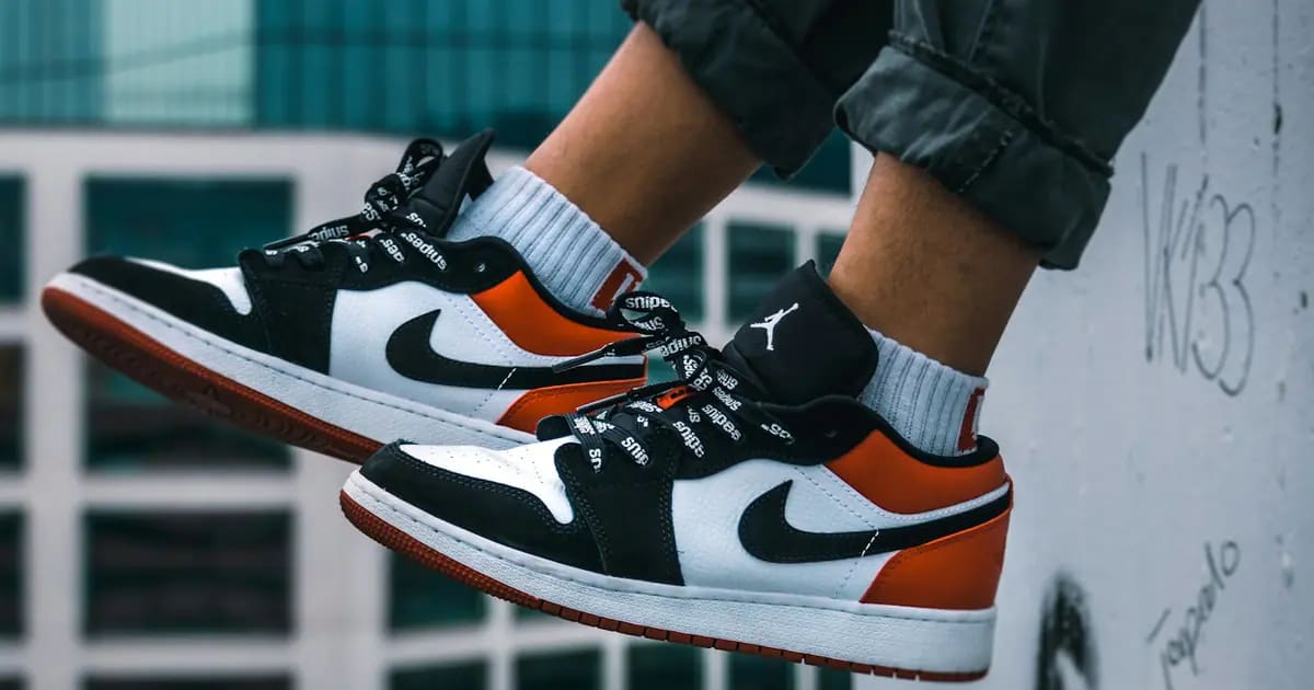 Top 5 Giày Boots Nữ Thu Đông Đẹp 2026: Từ Dr. Martens Đến UGG Dưới 3 Triệu